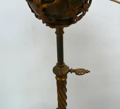 Stehlampe Jugendstil Messingständer mit Tisch, ehem Petroleumlampe, um 1900 + Tiffany Schirm 60er