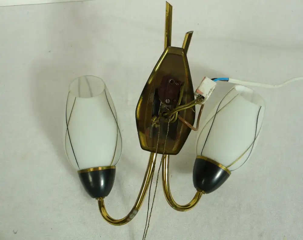 50er 60er Tüten Wandlampe 2 flammig Messing Rahmen mit 2 weißen Tüten Schirmen gemustert, Mid Century Modern 2