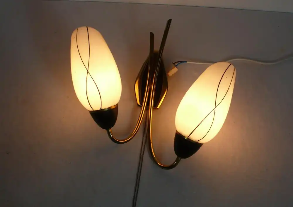 50er 60er Tüten Wandlampe 2 flammig Messing Rahmen mit 2 weißen Tüten Schirmen gemustert, Mid Century Modern 3
