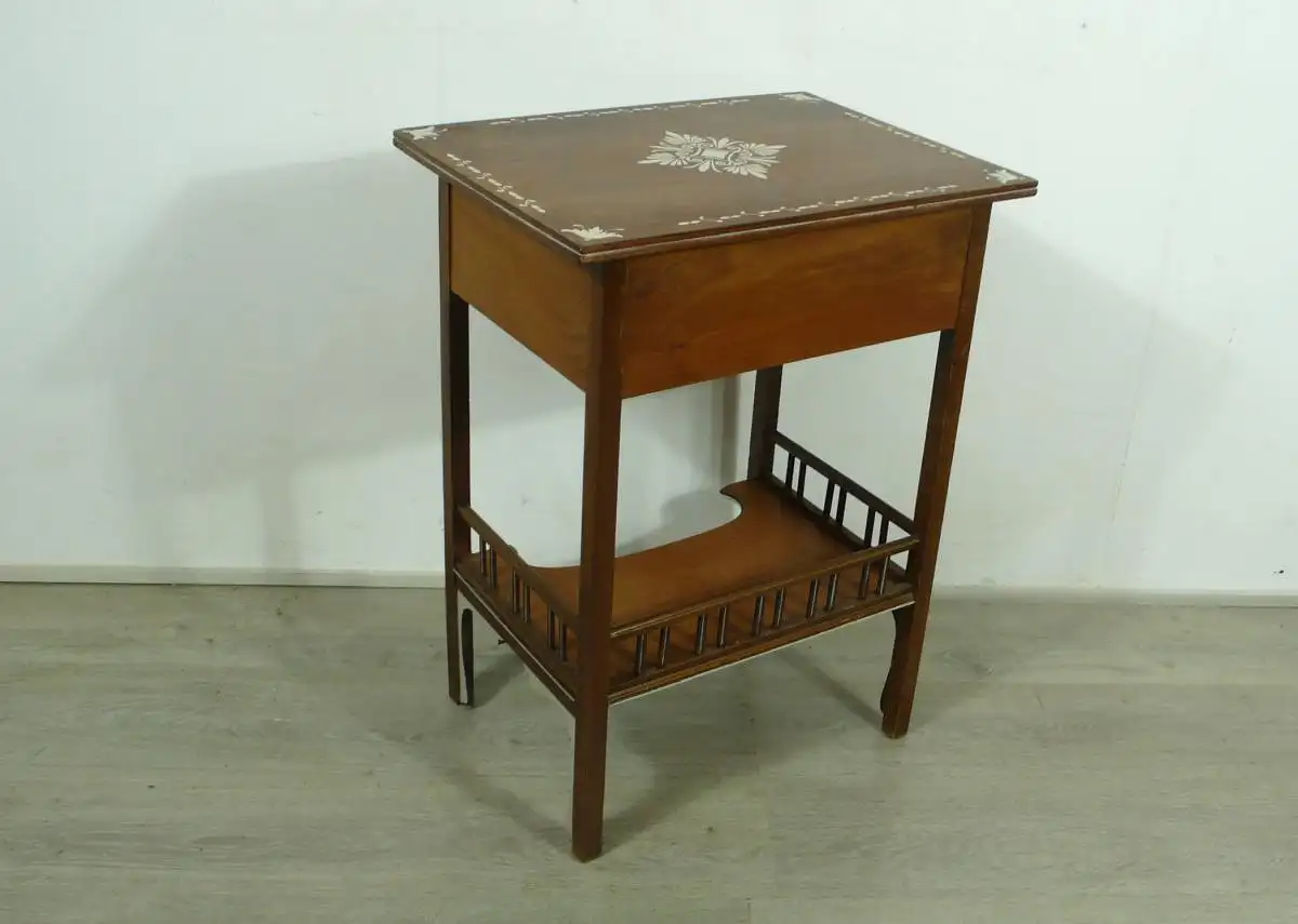 Nähtisch Jugendstil Beistelltisch 2 Schubladen und Ablage, um 1910, Nußbaum + Muster Creme 3
