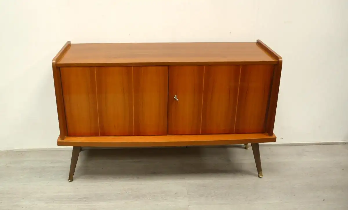 50er 60er Sideboard 2-türig, schräge Beine, Nußbaum + Dekor, Mid Century Modern 1