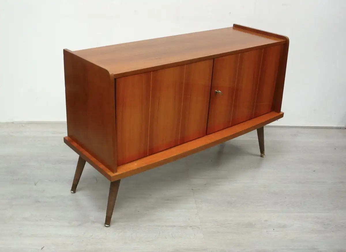 50er 60er Sideboard 2-türig, schräge Beine, Nußbaum + Dekor, Mid Century Modern 3