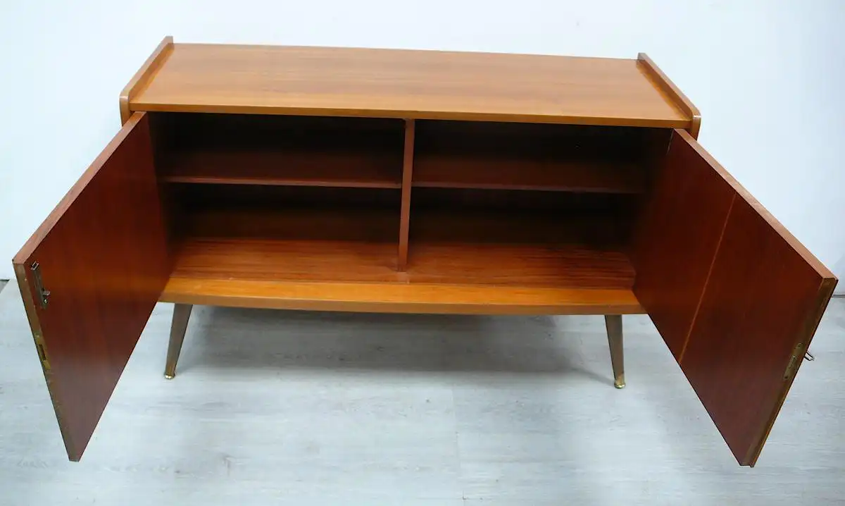 50er 60er Sideboard 2-türig, schräge Beine, Nußbaum + Dekor, Mid Century Modern 4