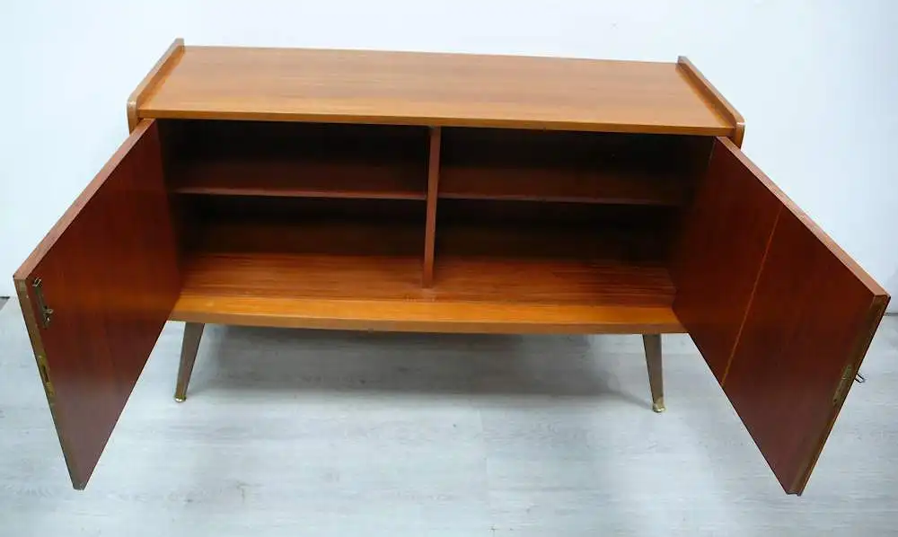 50er 60er Sideboard 2-türig, schräge Beine, Nußbaum + Dekor, Mid Century Modern 4