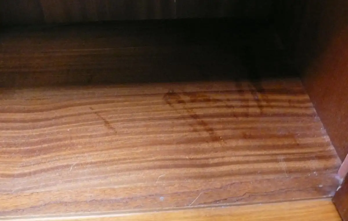 50er 60er Sideboard 2-türig, schräge Beine, Nußbaum + Dekor, Mid Century Modern 5