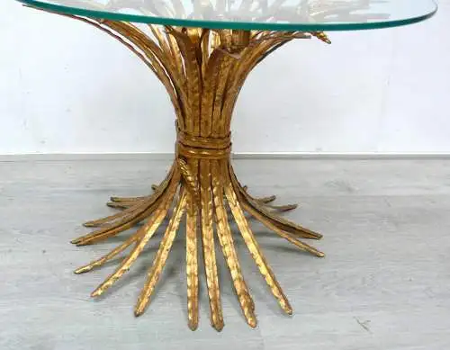 60er Hans Kögl Couchtisch Salontisch rund Metall Gold Weizenährenbund mit Glasplatte, Hollywood Regency, Made in Italy