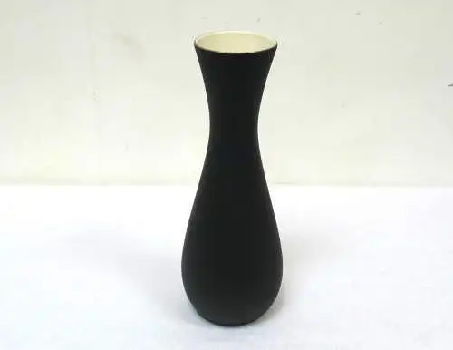 60er Schwarze Vase Porzellan, mit gelber Rose, Handarbeit von KM Royal Bavaria Nr 89/4, Mid Century Modern