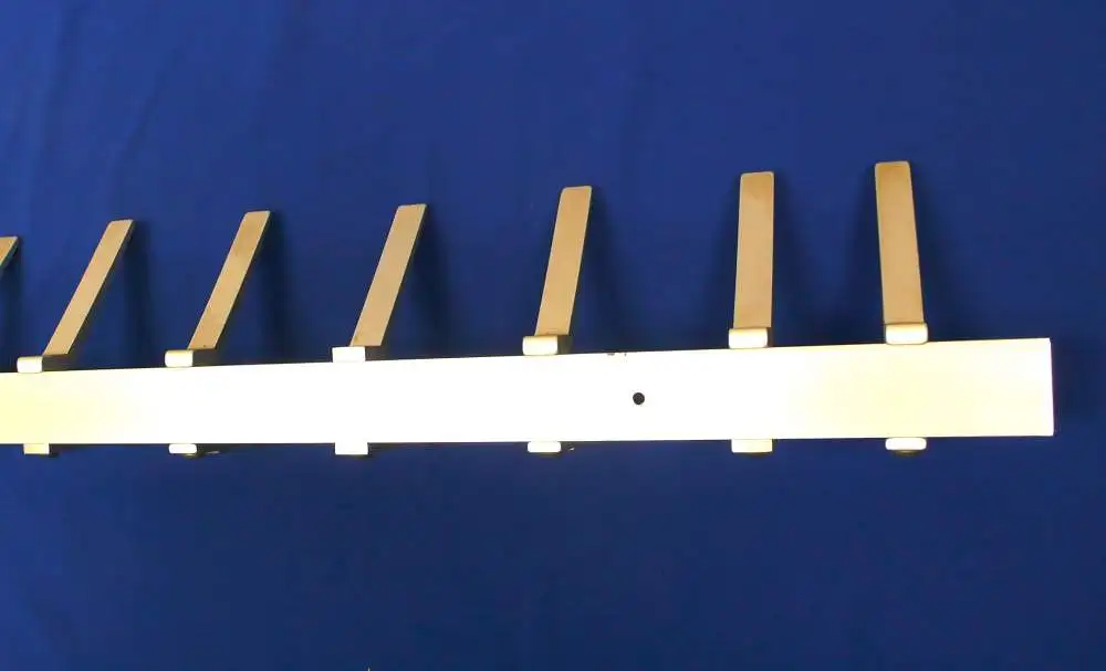 70er Garderoben Hakenleiste mit 13 Doppelhaken L 126 cm Aluminium, von Wenzel Galler's, Mid Century Modern 6