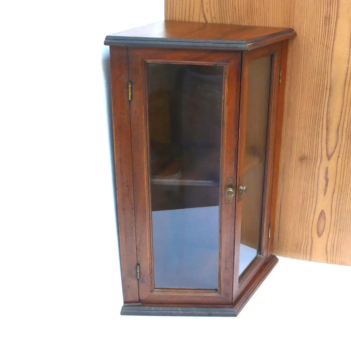 70er Kleiner Eck Hängeschrank Vitrine Holz, 2 Glastüren, Made in Italy 2
