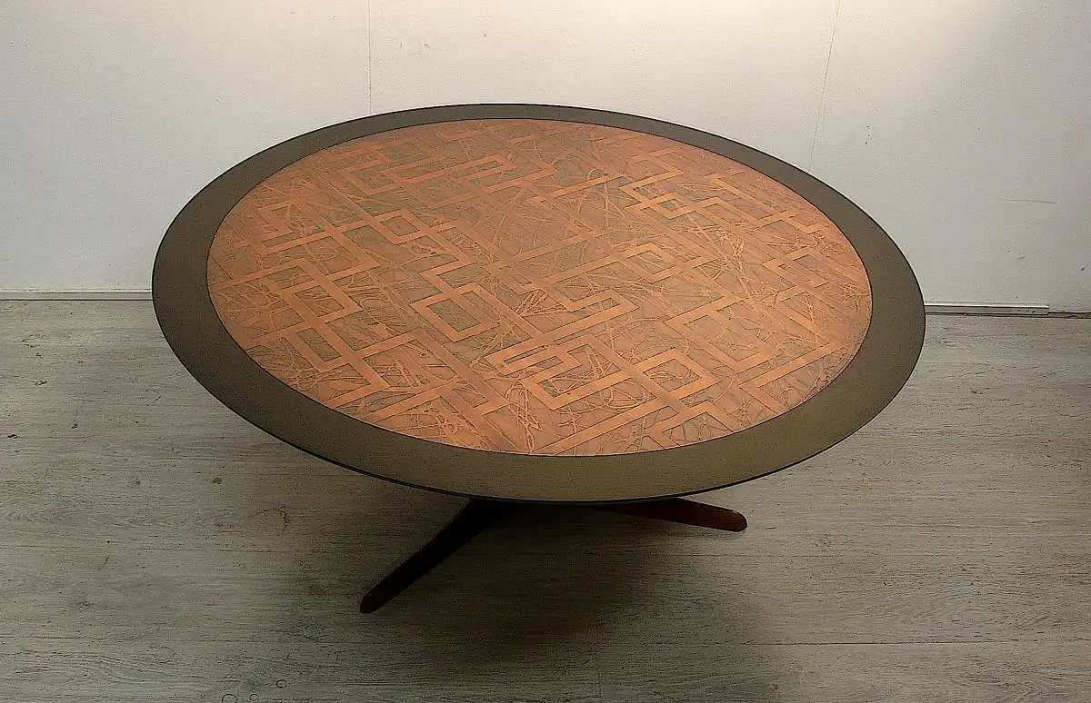 60er Couchtisch groß, rund Ø 115 cm, mit Kupferplatte Teak Fuß, Mid Century Modern 3