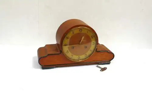 Junghans Pendeluhr kleine Kaminuhr manuell im Biedermeier Stil, aber von 10/1954