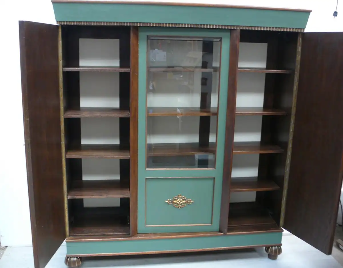 Wohnzimmerschrank Buffet 3 Türen, Jugendstil in Eiche dunkel + Salbei- Grün + Gold, 1920er 3