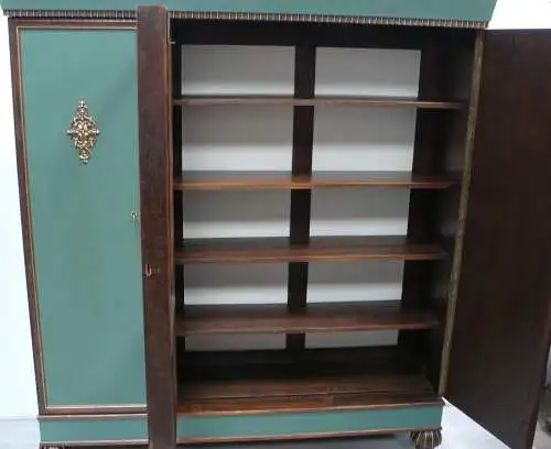 Wohnzimmerschrank Buffet 3 Türen, Jugendstil in Eiche dunkel + Salbei- Grün + Gold, 1920er