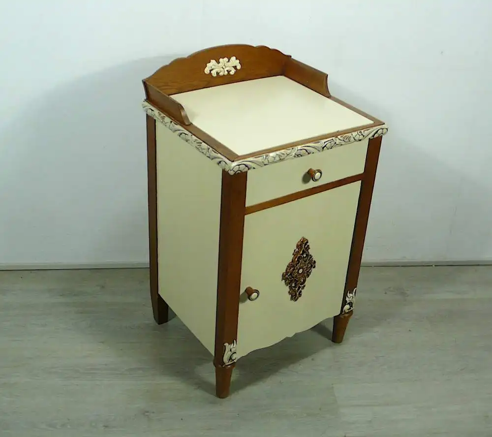 Nachttisch Jugendstil Hellcreme auf Eiche Vollholz 1900er 1