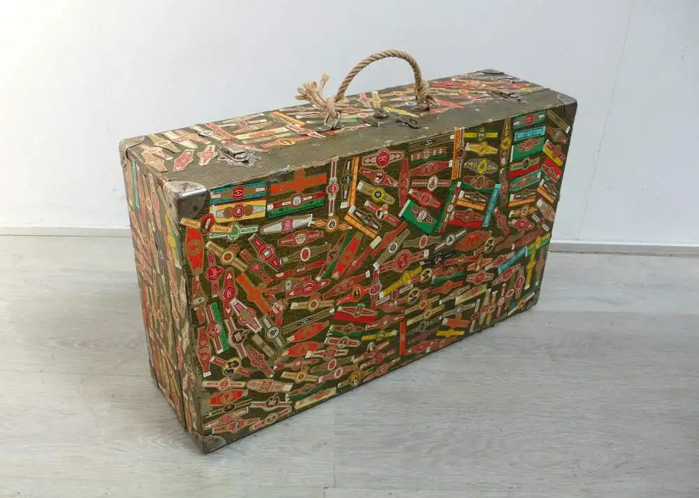 Kleiner Reisekoffer 40er Jahre mit Zigarren-Banderolen, vintage shabby, Lustiges Reisen 0