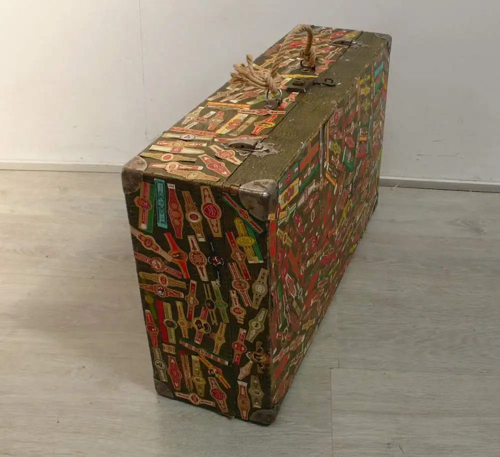 Kleiner Reisekoffer 40er Jahre mit Zigarren-Banderolen, vintage shabby, Lustiges Reisen 1
