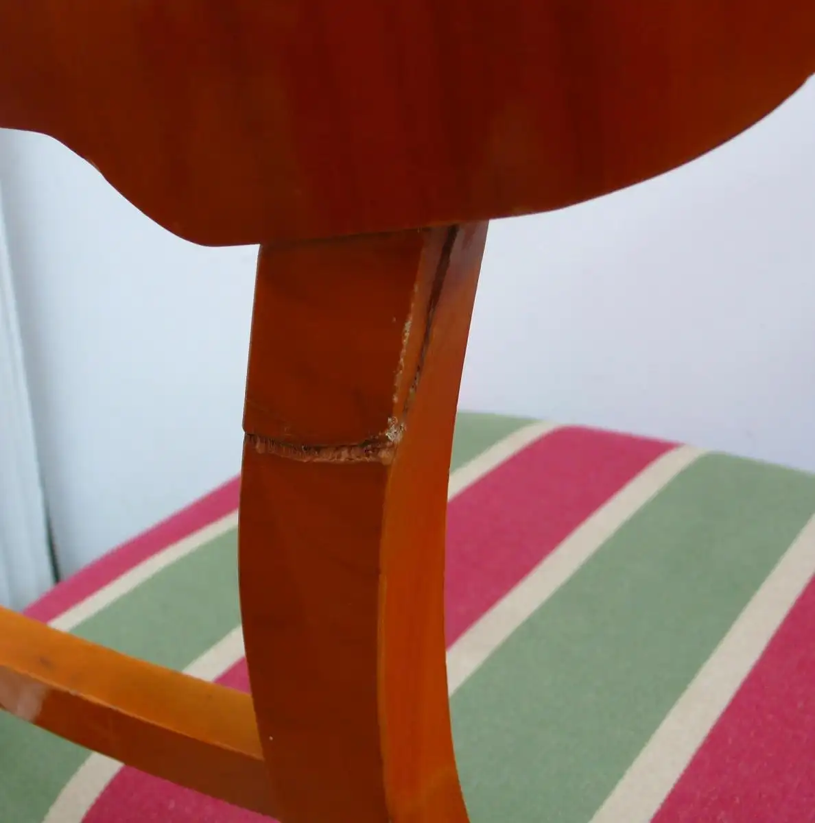 6 Biedermeier Esszimmerstühle Kirschholz  mit Streifen-Polsterstoff in Rot Grün Beige 7