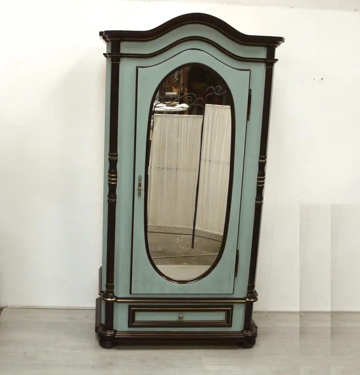 Alter Dielenschrank Antik Stil, Türe mit Ovalem Spiegel, 1 Schublade, Shabby Mint auf Nuß dunkel 2
