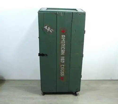 Alte Transportkiste als Schrank Rot Kreuz Amerika, original Shabby, Salbeigrün, 1940er