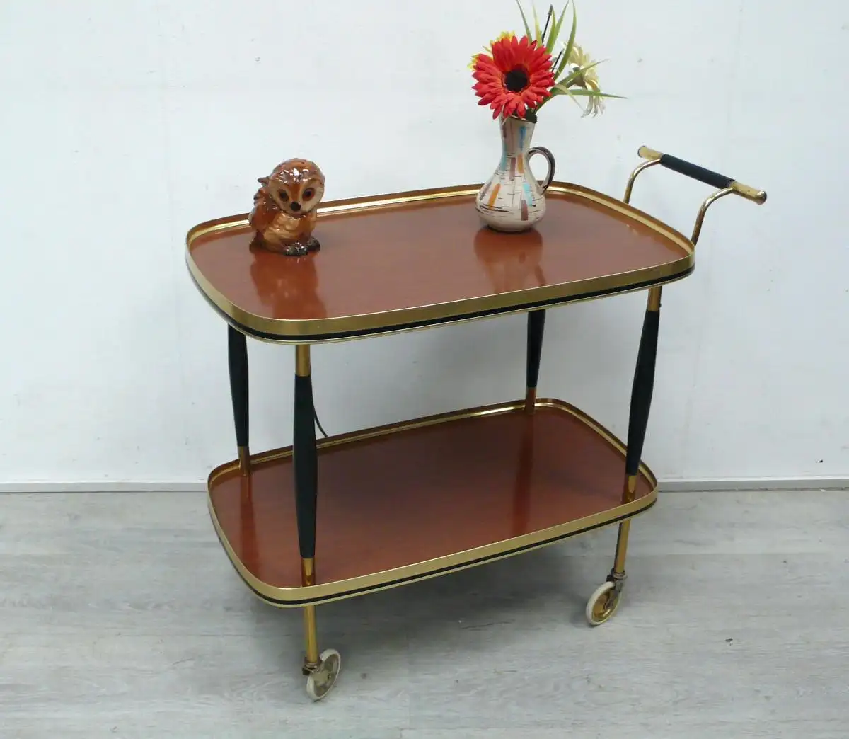 Mid Century Servierwagen, Teewagen, Nußbaum-Stil Resopal Oberflächen, Messingrahmung, 50er 60er 0