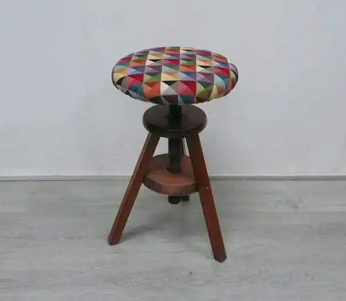 Alter Werkstatt Hocker Holz, Klavierhocker, höhenverstellbar mit Holzspindel