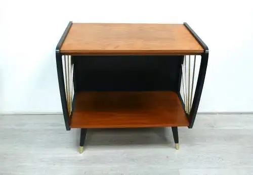 Mid Century Konsolentisch Beistelltisch + Ablage Nußbaum + Schwarz, String Dekor Messing, schräge Beine 1950er