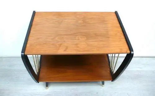 Mid Century Konsolentisch Beistelltisch + Ablage Nußbaum + Schwarz, String Dekor Messing, schräge Beine 1950er