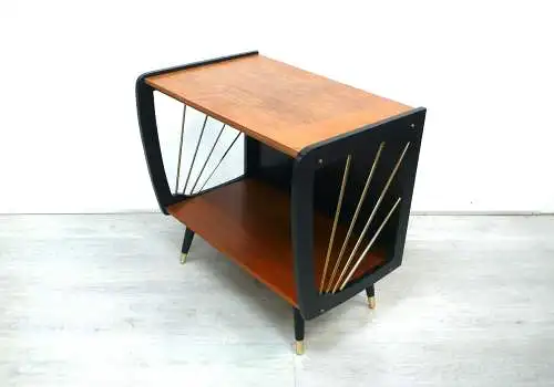 Mid Century Konsolentisch Beistelltisch + Ablage Nußbaum + Schwarz, String Dekor Messing, schräge Beine 1950er
