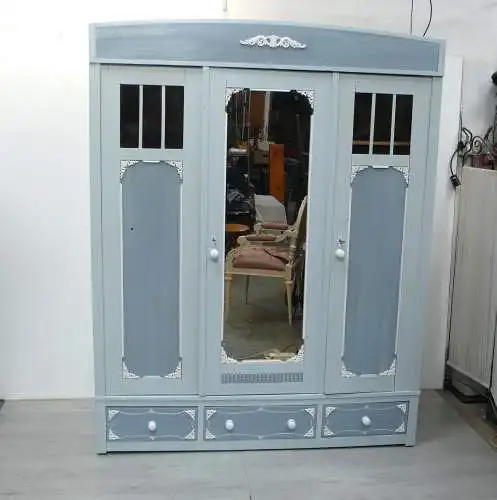 Kleiderschrank Keilsystem, 3 Türen 3 Schubladen Weichholz Jugendstil 1920er Shabby Meerschaumblau