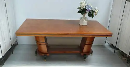 Großer Französischer Esstisch Konferenztisch Vollholz rechteckig, Art Déco mit schrägen halbrunden Säulen, 1930er