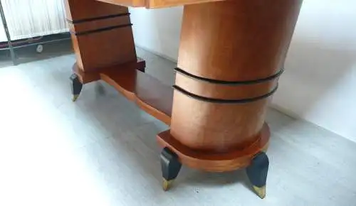 Art Déco Esstisch Konferenztisch groß, Kirschholz mit schrägen halbrunden Säulen, 1930er