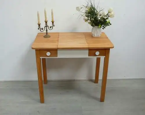 Frisiertisch in Nußbaum Natur + Weiß, schlichter Landhausstil, 1940er