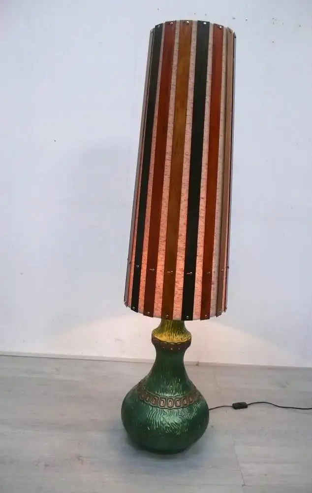 60er 70er Tüten Bodenlampe Keramik Fuß Metallic Grün, Schirm mit Holzstäben, Vintage 3