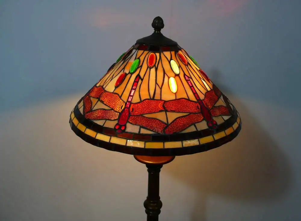 Tiffany Stehlampe, Jugendstil Art, in Beige-Tönen mit roten Libellen, Handarbeit 1