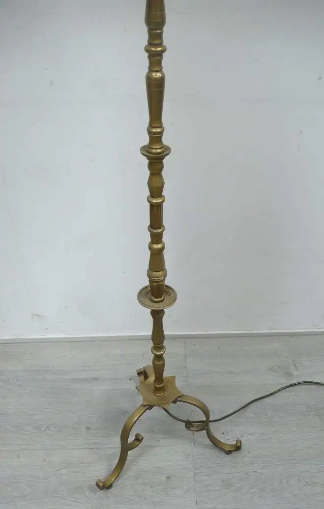 Tiffany Stehlampe, Jugendstil Art, in Beige-Orange-Tönen mit Blüten, auf Messingfuß, Handarbeit 4