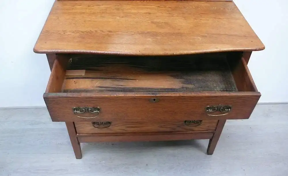 Antike Spiegelkommode 3 Schubladen mit Kippspiegel Amerik. Nußbaum natur, um 1900 4