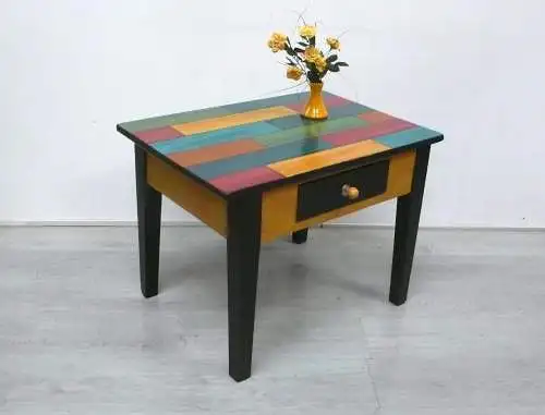 Antiker Couchtisch Beistelltisch mit Schublade im Holzbrett-Stil Shabby Bunt, UNIKAT