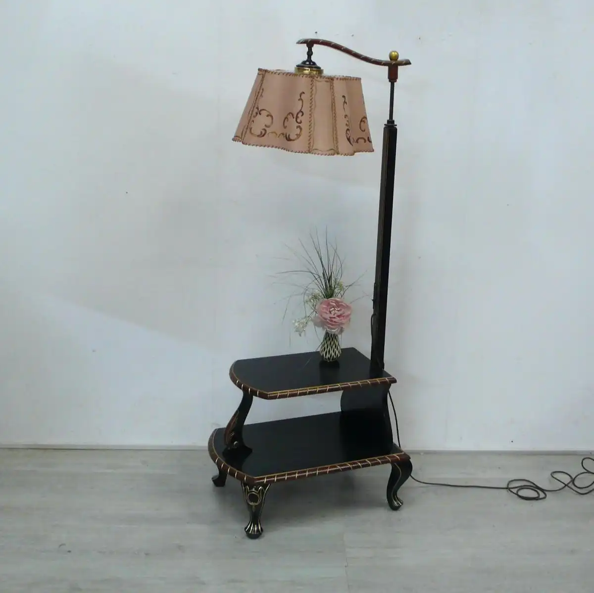 30er Stehlampe mit Tisch, Lesetisch, Chippendale Stil, Vollholz