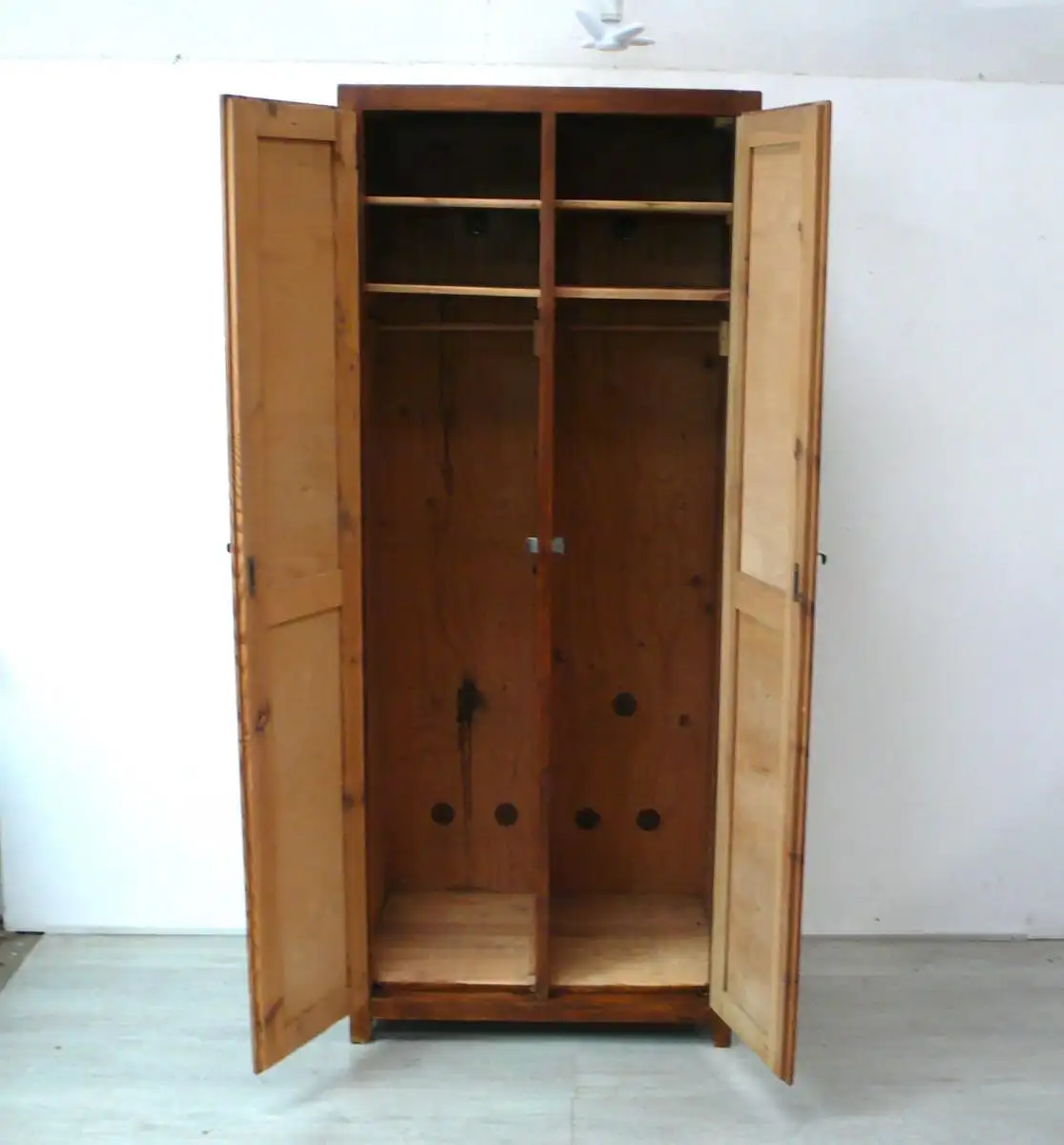 Holz Spind, Dielenschrank, 2 Türen, Naturholz + Shabby Bunt um 1900, Vulkan Eifel 2