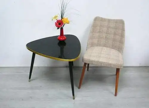 50er Cocktailtisch Dreiecktisch mit Resopal Schwarz aus der Rockabilly Nierentisch Ära