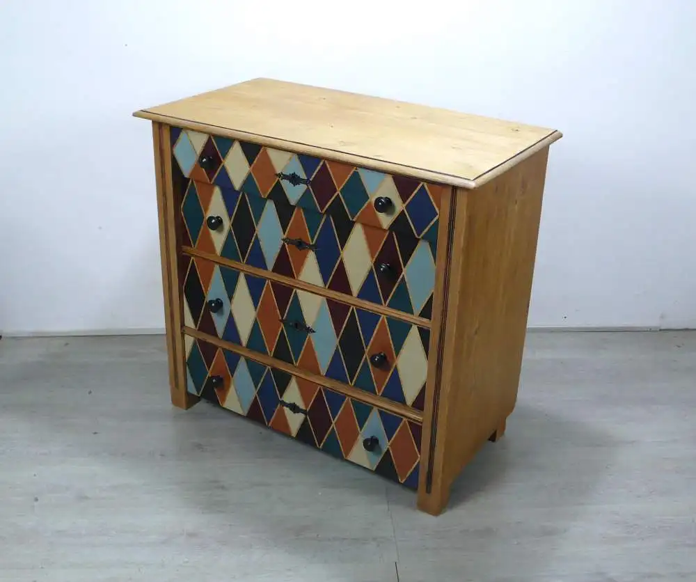 Antike Kommode 4 Schubladen Weichholz Natur + Bunte Rauten, um 1880 0