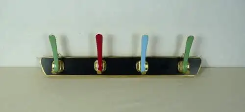 50er Garderoben Hakenleiste in Schwarz mit 4 bunten Messinghaken, Mid Century Modern