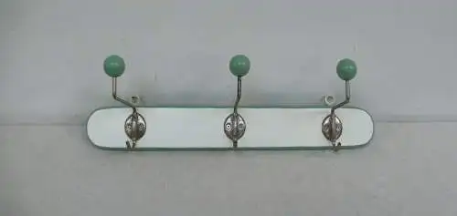 50er Garderoben Hakenleiste in Buche Weiß + Grün mit 3 Haken mit Kugelholzköpfen, Vintage