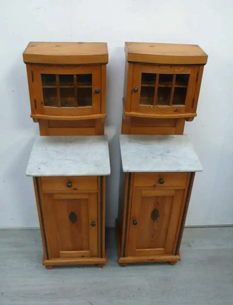 2 Nachttische mit Vitrinen-Aufsatz Biedermeier, Naturholz + Carrara Marmor um 1870 1