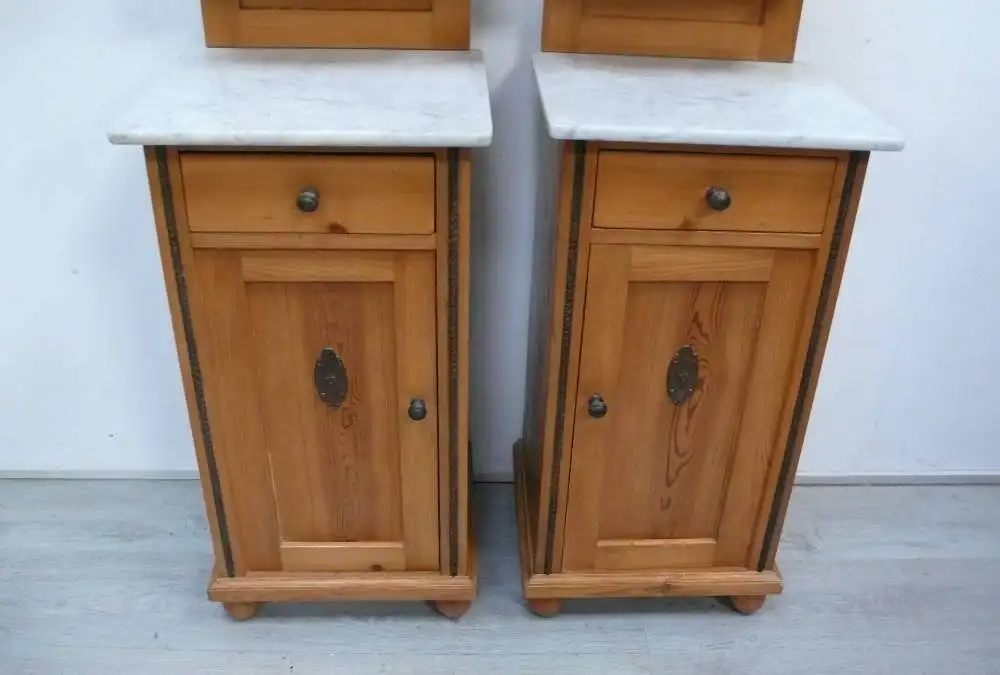 2 Nachttische mit Vitrinen-Aufsatz Biedermeier, Naturholz + Carrara Marmor um 1870 3