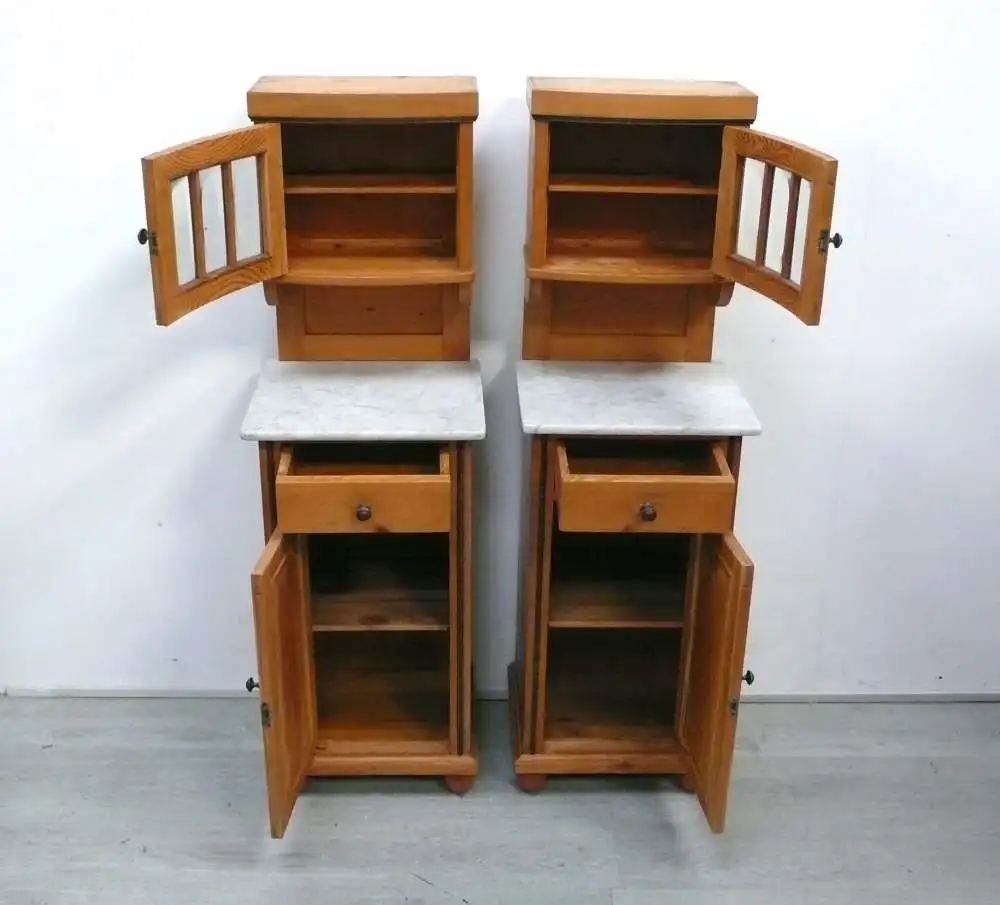 2 Nachttische mit Vitrinen-Aufsatz Biedermeier, Naturholz + Carrara Marmor um 1870 4