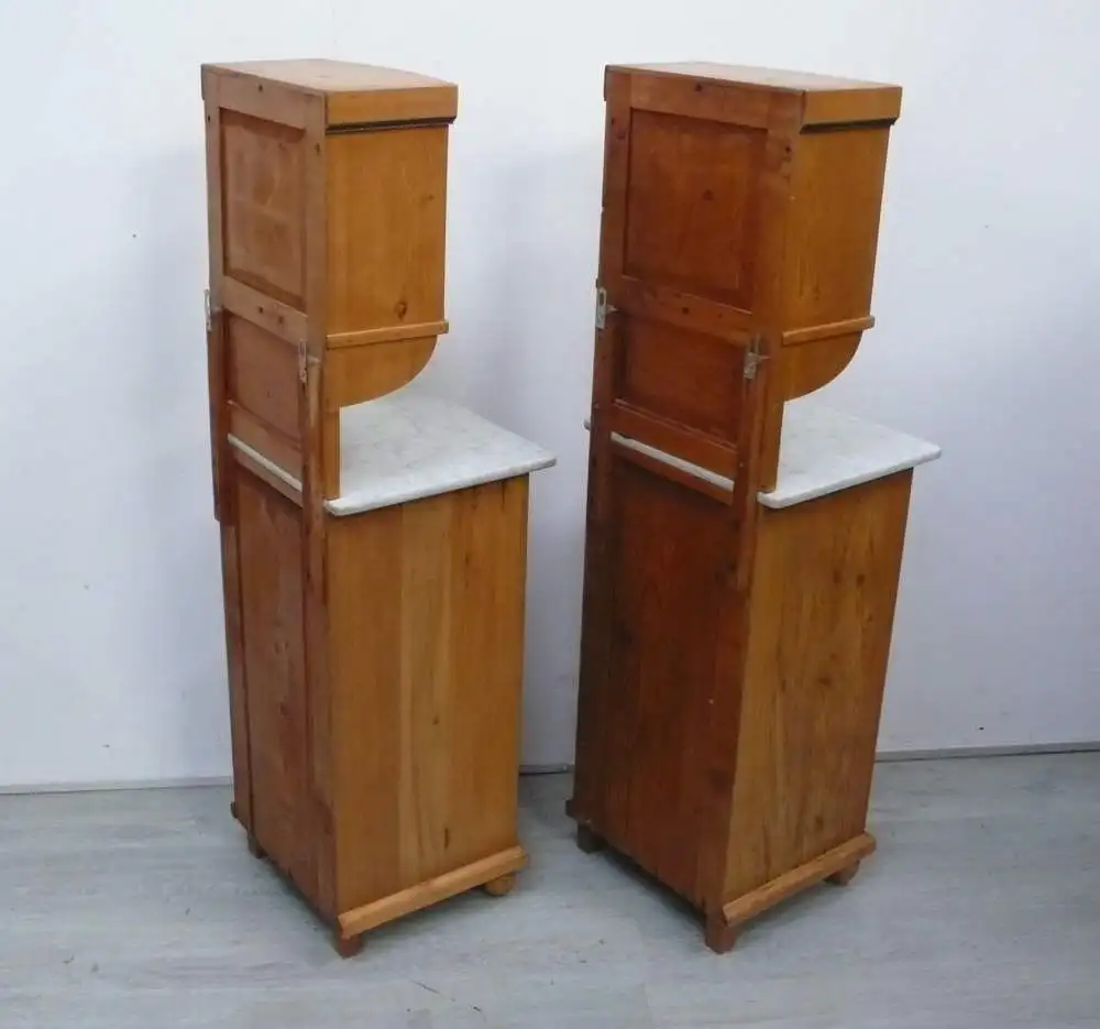 2 Nachttische mit Vitrinen-Aufsatz Biedermeier, Naturholz + Carrara Marmor um 1870 6