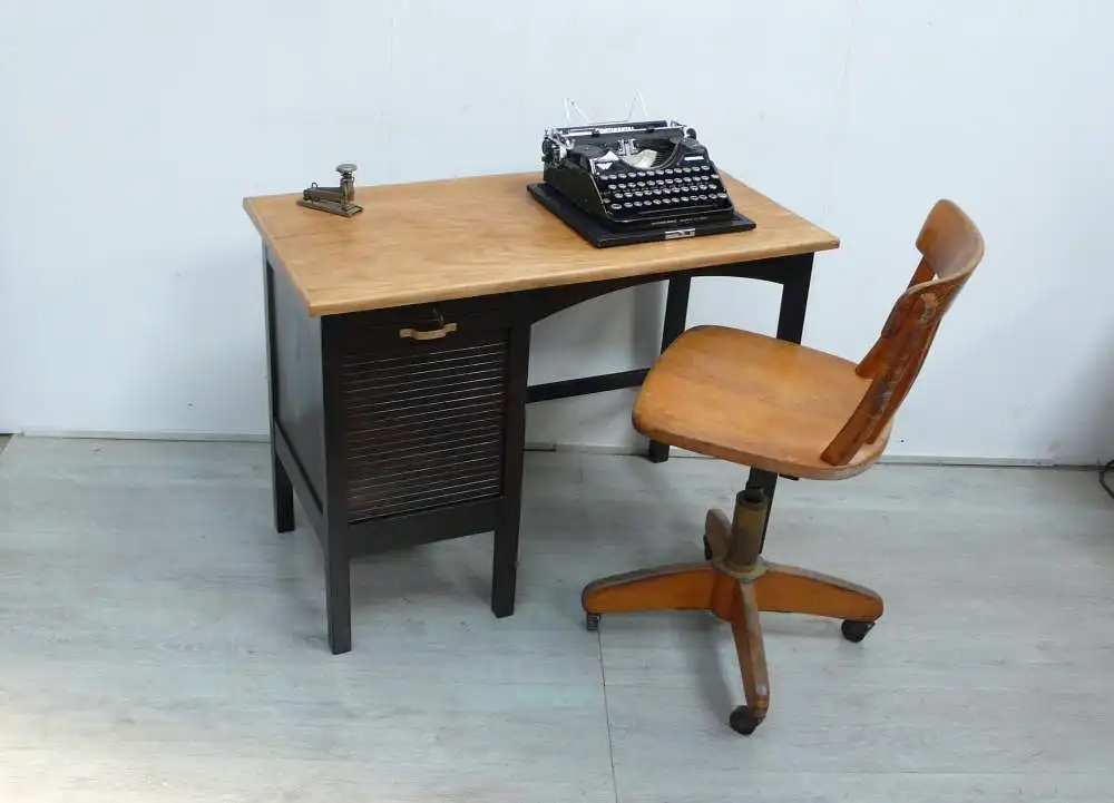 Antiker Schreibtisch Rolladentüre 4 Auszüge Schreibmaschinentisch Nuß dkl + hell 1930er 0