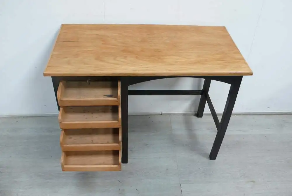 Antiker Schreibtisch Rolladentüre 4 Auszüge Schreibmaschinentisch Nuß dkl + hell 1930er 4