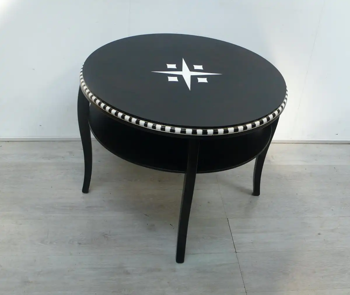 Antiker Salontisch als Couchtisch mit Ablage rund 30er Bauhaus Stil Art Déco Stil 1